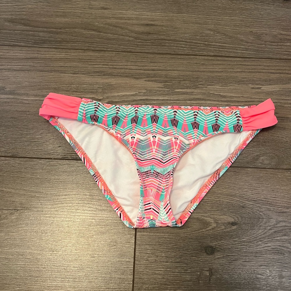 Hurley woman’s swimsuit bottom size medium